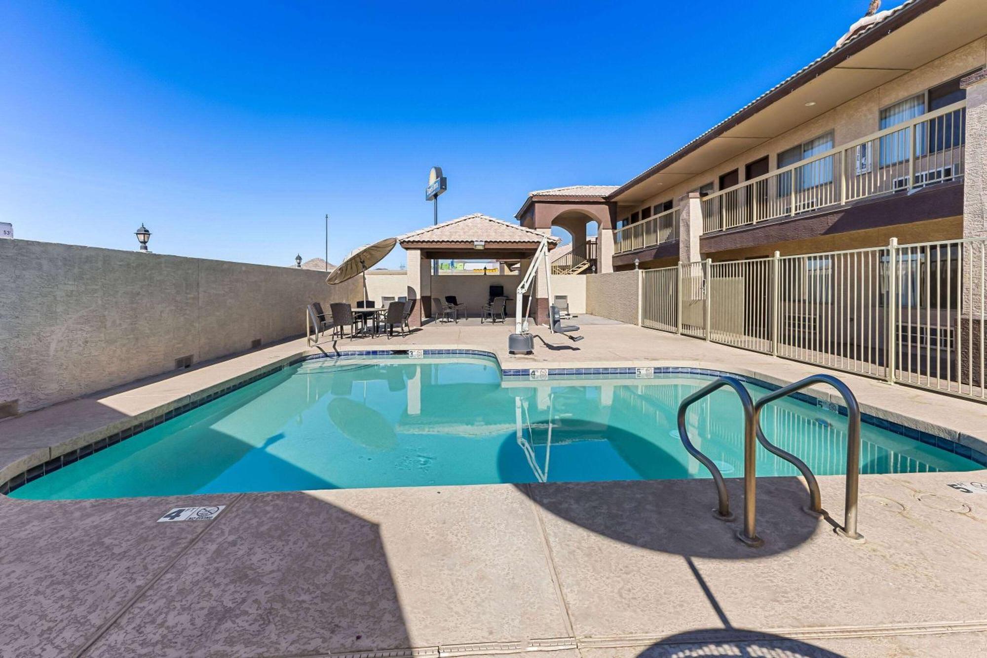 Days Inn By Wyndham Buckeye Extérieur photo