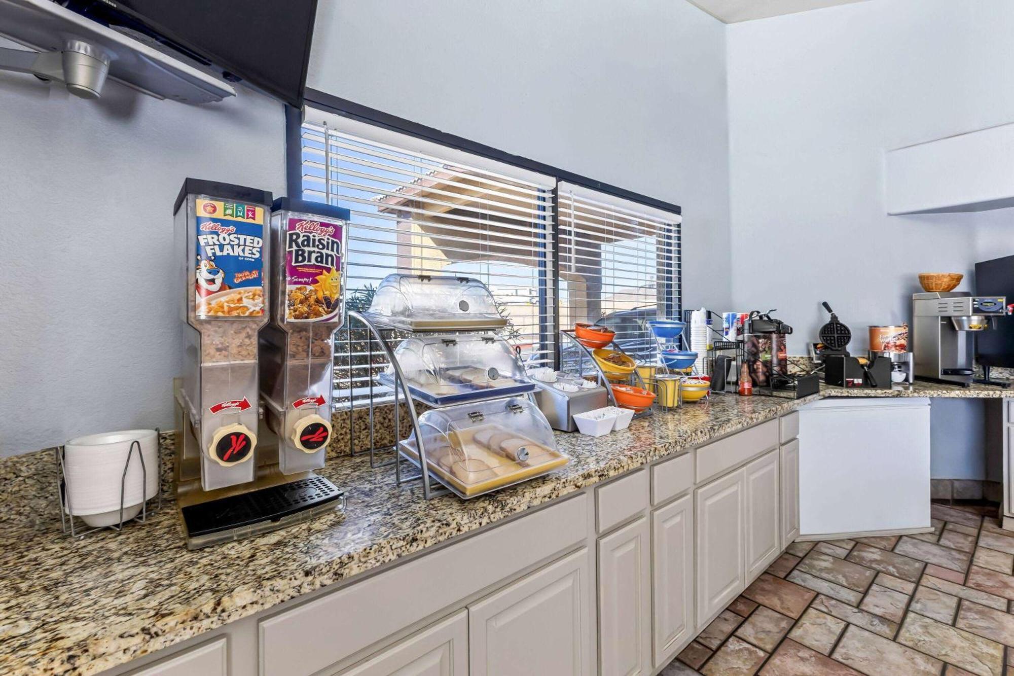 Days Inn By Wyndham Buckeye Extérieur photo